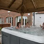 Manor Farm فيلة *